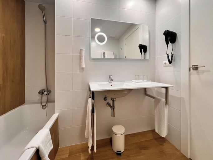 Bathroom 5, Hotel Sercotel Maya Alicante, Alicante