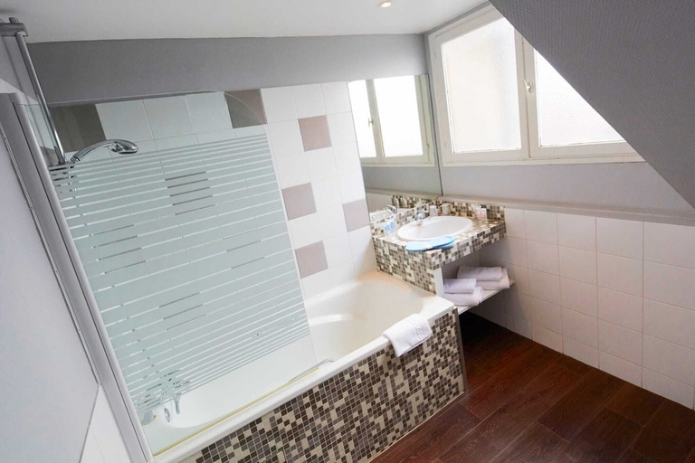 Bathroom, Hotel Europe and SPA, Marne
