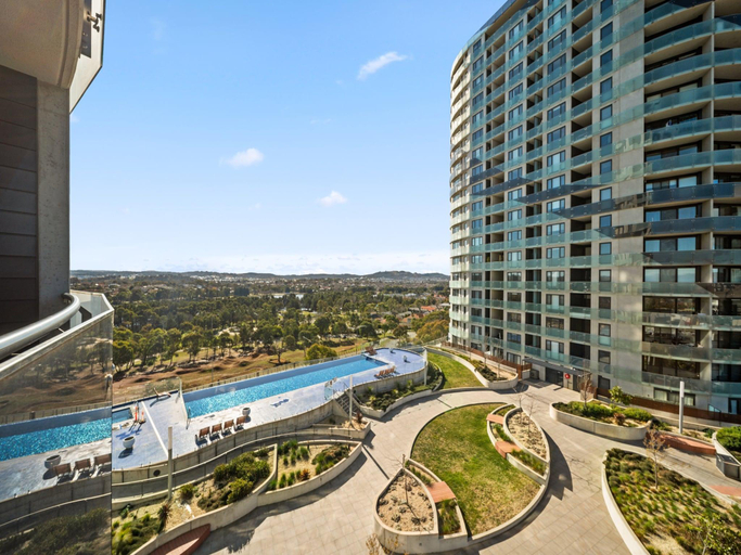 4, Light-filled 1-bed Apartment With Pool & Gym, Canberra