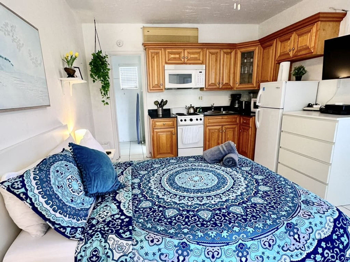 Room 5, Southwinds 10 for 2 Steps to Beach Boardwalk, Broward