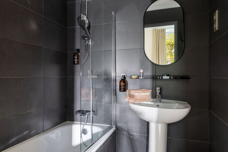 Bathroom 5, Hotel Korner Chatelet, Paris