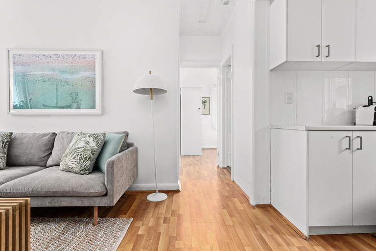Separate living room 2, Bondi 2-Bed Apartment with Awesome Sunrise Views, Sydney