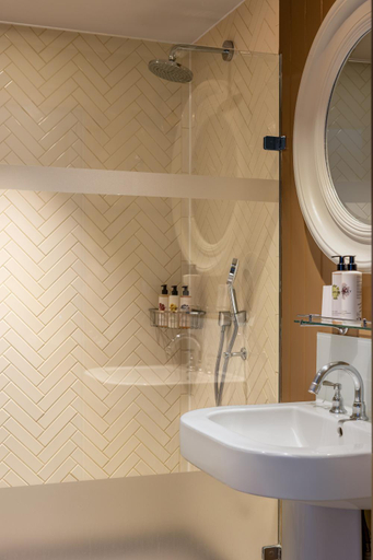 Bathroom 4, The Alma Hotel, London