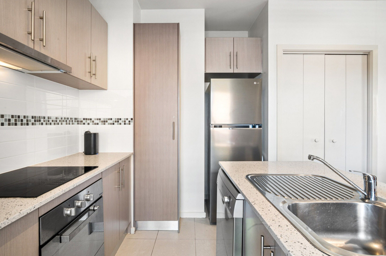 Private kitchen 2, Bright 2-bed Flat With Balcony in Kensington, Melbourne