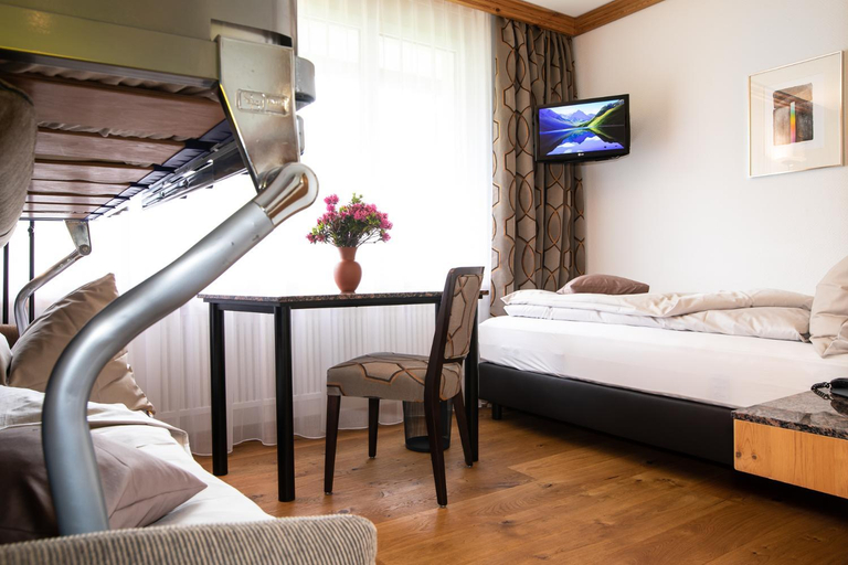 Bedroom 2, Hotel Hohe Promenade, Plessur