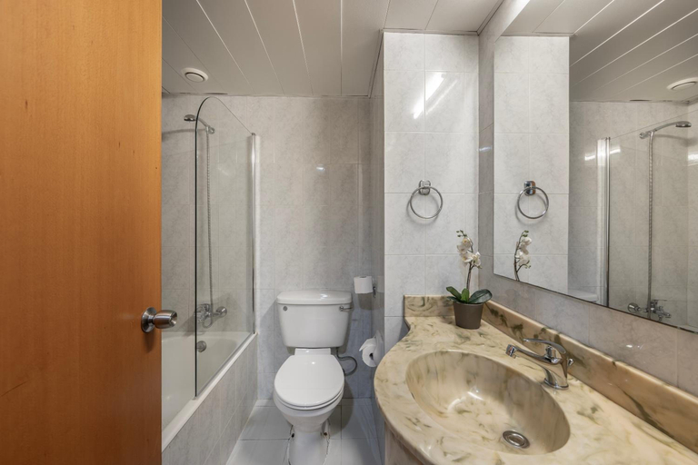 Bathroom 3, Antigoni Hotel