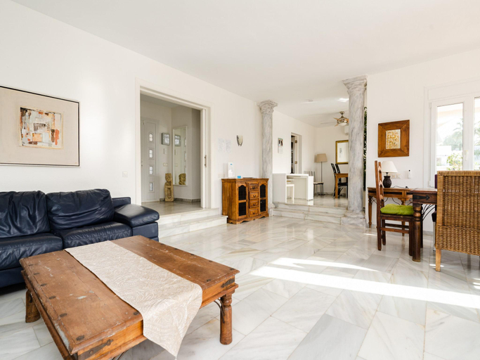 5, Villa in Marbella with Private Pool and Beach, Málaga