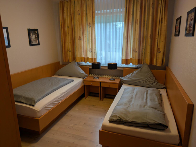Bedroom 2, Hotel Alscher, Leverkusen