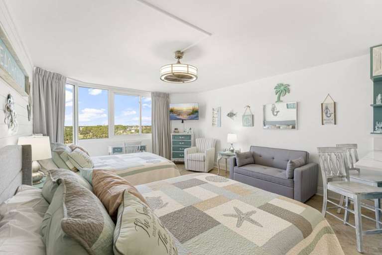 Room 4, Beach Front Ocean View Condo - Top of the Gulf 804, Bay