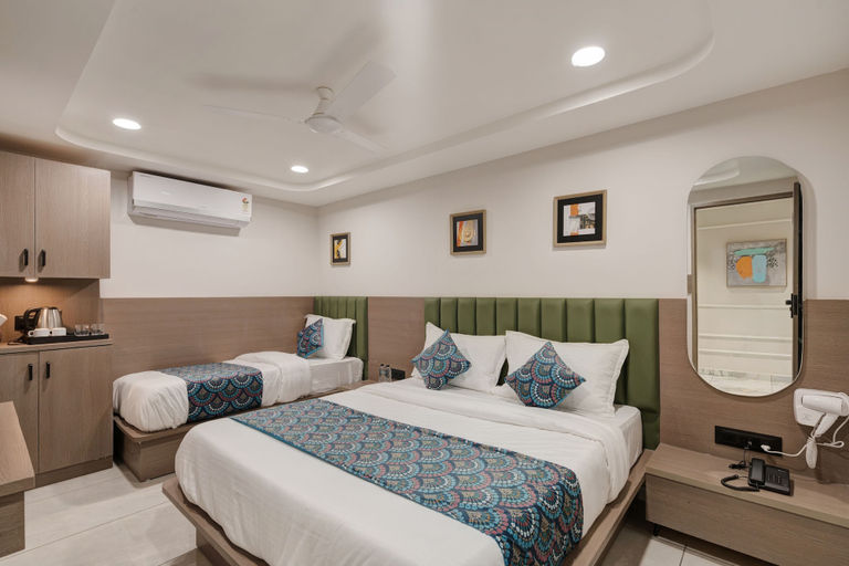 Room 4, HOTEL GRAND SHIVA, Ahmadabad