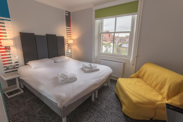 Bedroom 2, Victoria Inn, London