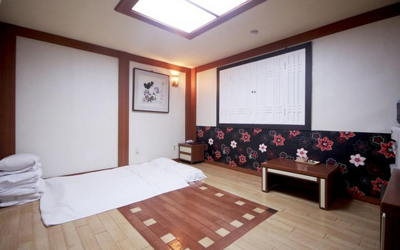 Bedroom 4, Pohang Yeongildae Pacific, Pohang