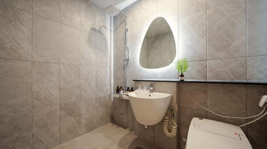 Bathroom 4, Groove-in Cafe Pension, Geoje