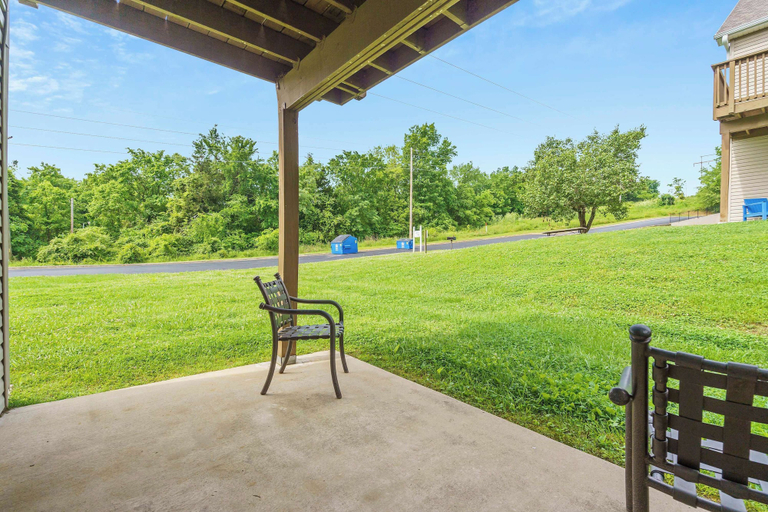 Terrace/patio 5, Abby Lane Leisure Time - Near Lake Taneycomo, Taney