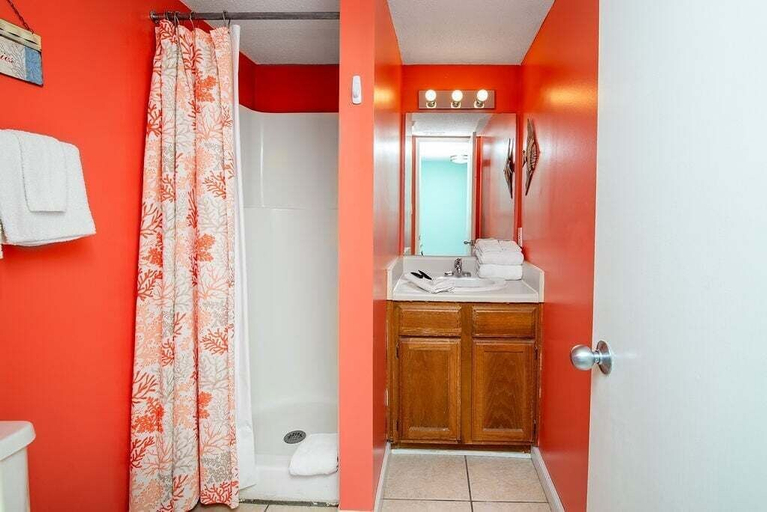 Bathroom 4, Sugar Beach 317, Baldwin