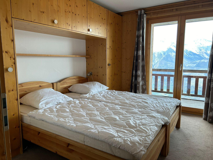 4, Pleasant apartment with balcony, Sion