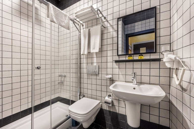 Bathroom 4, BİG URBAN STAY TAKSİM@WİTH SEA VİEW, Beyoğlu