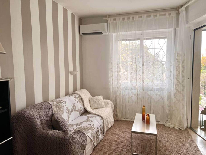 4, Garden view apartment in Sanremo with veranda, Imperia