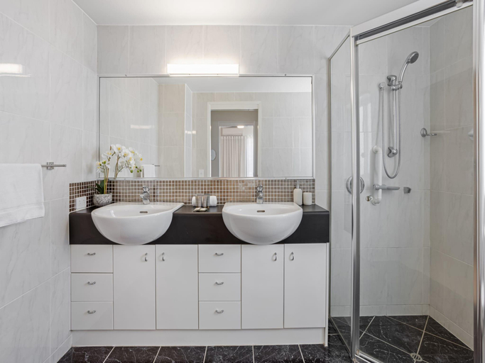4, Stylish 3-Bed Apartment in Coastal Redcliffe, Redcliffe-Scarborough