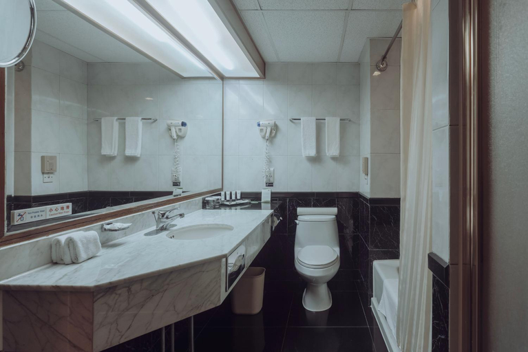 Bathroom 5, Metropark Lido Hotel By IHG, Beijing