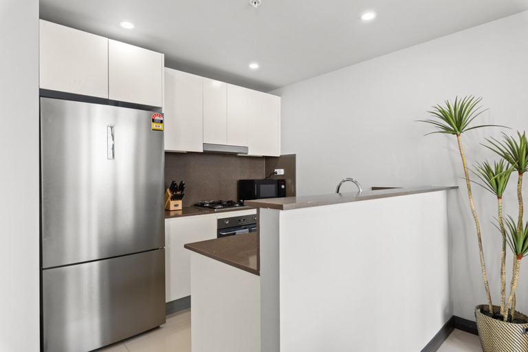 Private kitchen 5, Central 2-bed With Parking & Stunning Views, Sydney