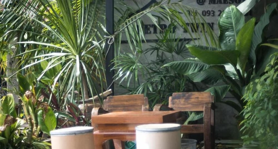 Food & Drinks 5, Retro Twin Home At Maesot, Mae Sot