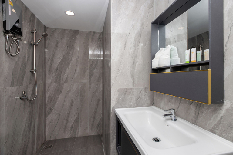 Bathroom 4, iCheck inn Darisa Patong, Phuket Island