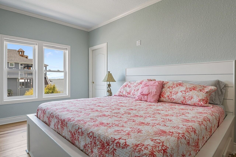 Room 4, Crystal Beach Villa 5 Bedroom Home, Galveston