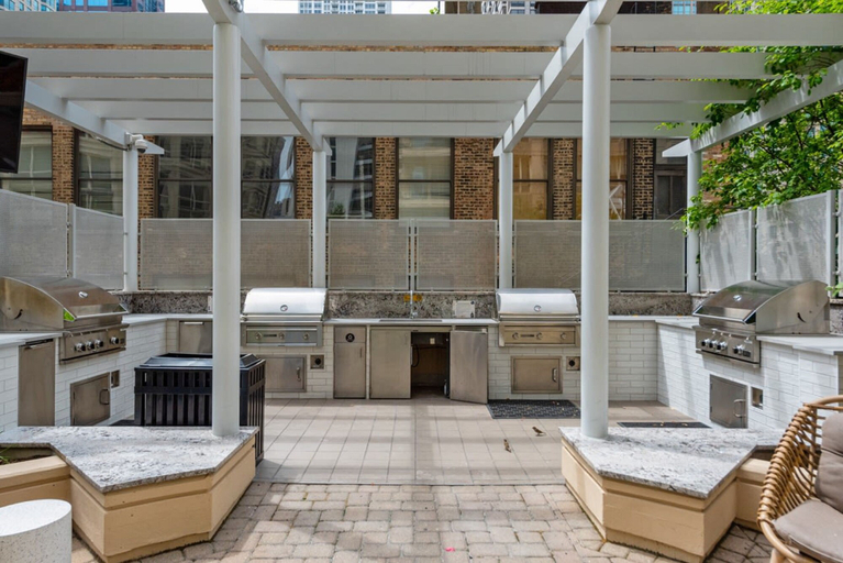 BBQ/picnic area, Near Riverwalk 2BR Private Balcony Downtown, Cook
