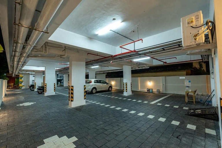 Parking, Saravana Grand Suites – A Unit of Saravana Bhavan Veg Tables Kochi, Ernakulam