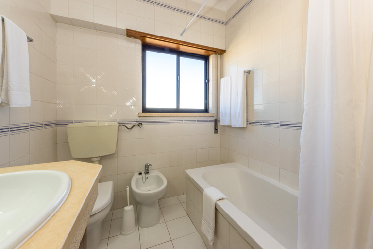 Bathroom 5, Janelas do Mar, Albufeira