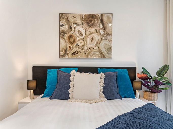 4, Gorgeous 3-Bed House with Spacious Shared Backyard, Melbourne