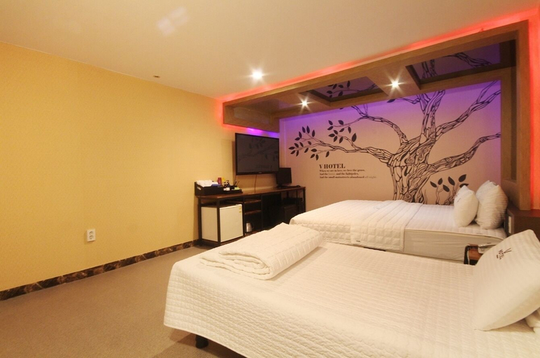 Bedroom 4, V Hotel, Nam