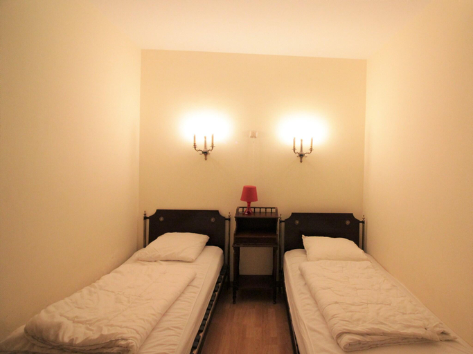 5, Apartment in Het Zoute near Zeedijk Promenade, West-Vlaanderen