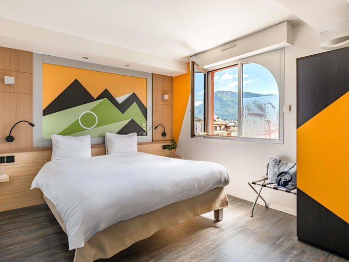 Bedroom 3, ibis Styles Annecy Gare Centre, Haute-Savoie