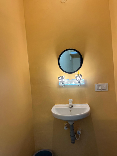 Bathroom 4, Gyani House, Tiruvannamalai