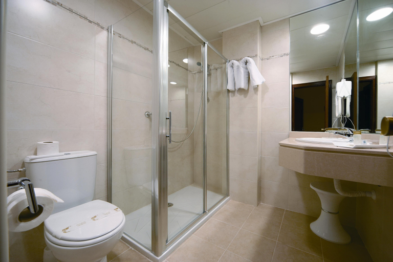 Bathroom 5, Hotel Porcel Alixares, Granada