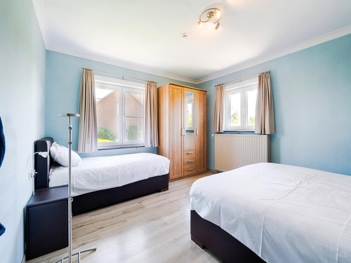 5, Villa Borgloon with Blossom Views and Jacuzzi, Limburg