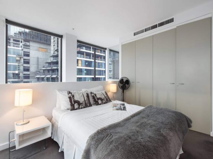 Bedroom 2, Incredible City Views in Convenient CBD Apartment, Melbourne