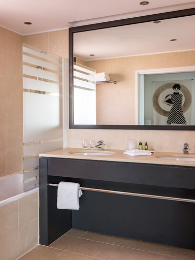 Bathroom 4, New Hotel of Marseille, Bouches-du-Rhône
