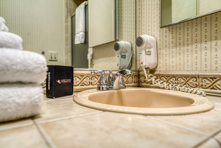 Bathroom 3, Lucky Lady 404 3 Bedroom Home by RedAwning, El Dorado