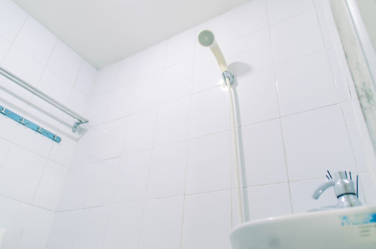 Bathroom 3, Comfort And Simply 2Br At Green Pramuka City Apartment, Jakarta Pusat