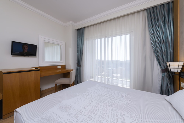 Bedroom 3, Lrs Lake&River Side Hotel & Spa, Manavgat