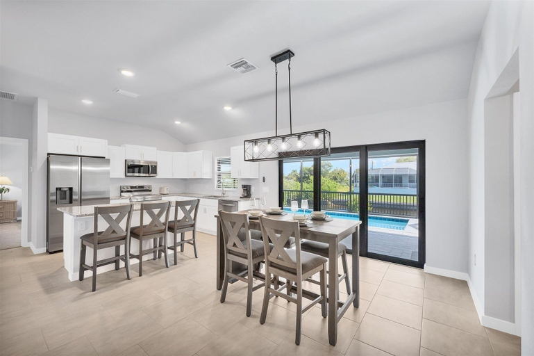 Private kitchen 4, Punta Gorda 4-Bedroom Private Pool Home on Canal 4 Home, Charlotte