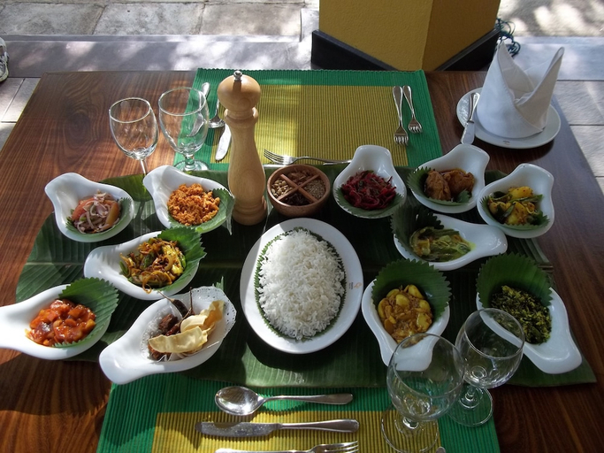 Food & Drinks 5, Amaya Lake, Dambulla
