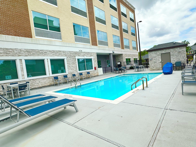 Sport & Beauty 4, Holiday Inn Express & Suites CANTON by IHG, Cherokee