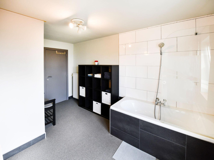 Bathroom 4, Farmhouse With Garden in Heers, Limburg