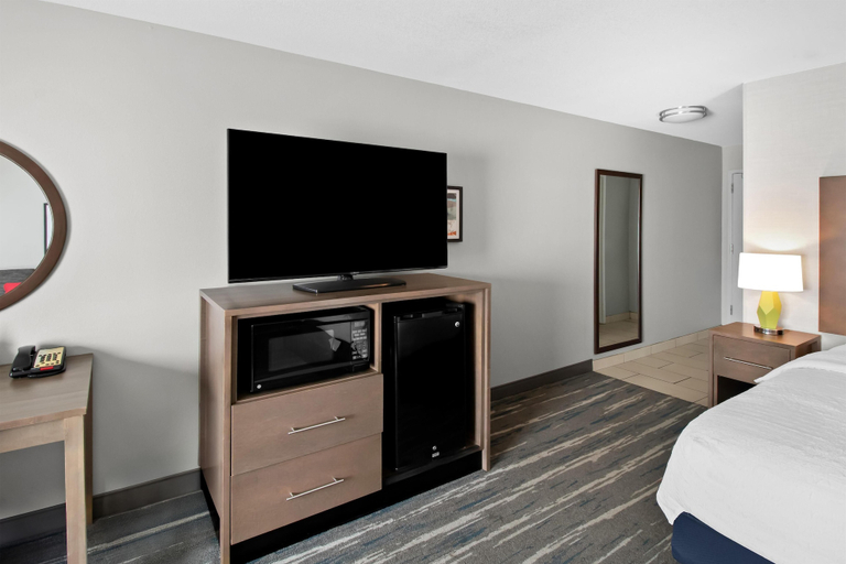 Bedroom 3, Hampton Inn Middletown, Warren