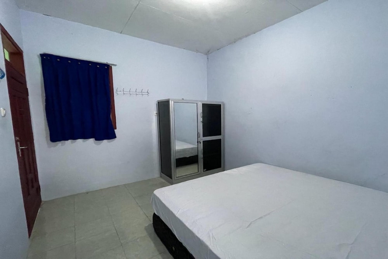 Bedroom 5, Hotel O Kost Btnompo Near SDI Bontosallang, Gowa