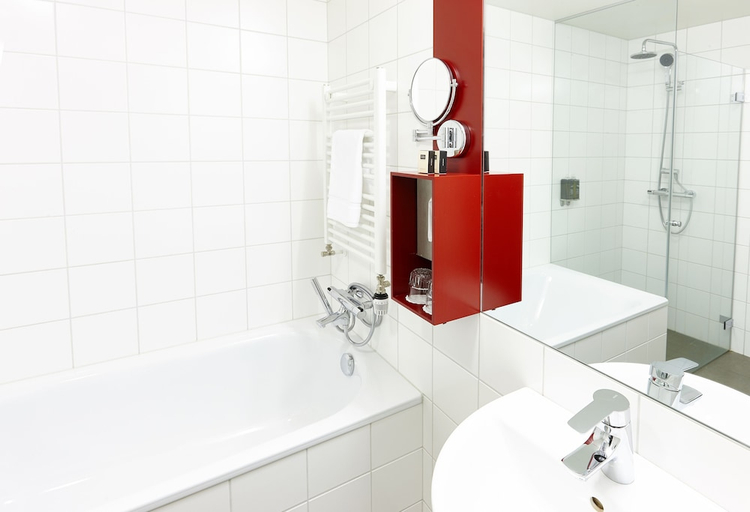 Bathroom 3, Fosshotel Reykjavik, Reykjavík